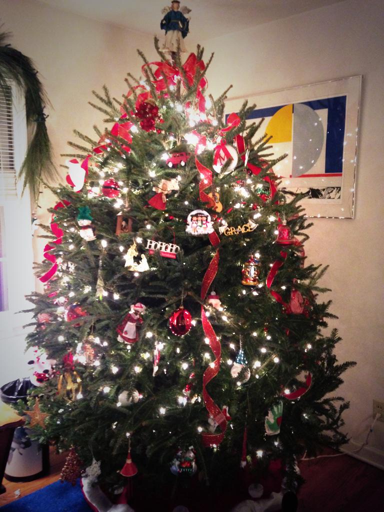 heyitseleanore's tweet image. Added a bow and ribbon to the tree #spiceupyolife ✌️