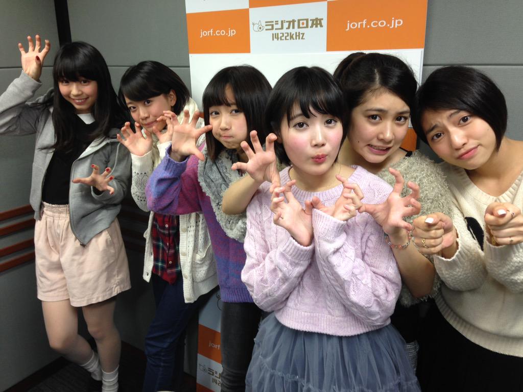 高見奈央 なおすけ あ 高見が初雪のシンフォニーpvのあやなちゃんの最後プレゼント渡すシーンのポーズしてる Babyraids 今朝の大矢 高見のベイビーレイズラジオ 仮 に急遽出て頂いた可愛いさんみゅ さんです ベイビーレイズ Http T Co