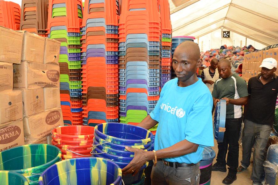 Mercredi 10 décembre, unicef distribue des kits d'hygiène à 100.000 ménages affectés par Ebola à Macenta et Guéckédou