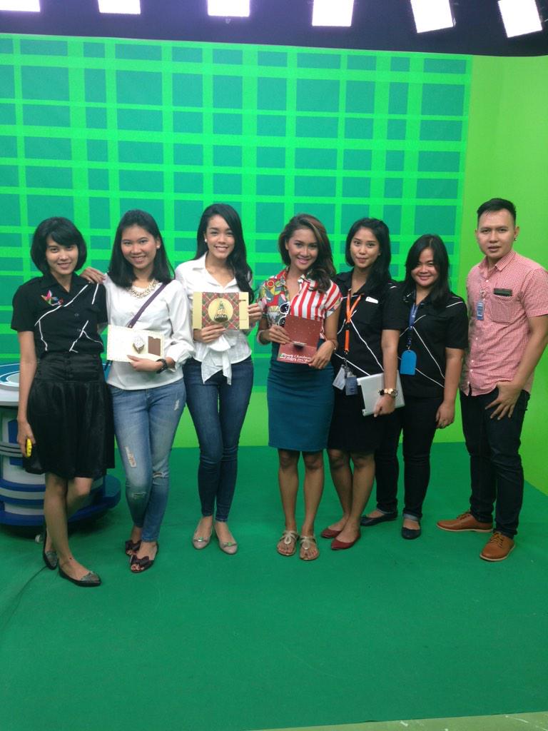 PopandFold's tweet photo. Pop-and-Fold on @EnsiklaKompas We're introducing our Christmas Collection 2014. Thank you, Kompas TV team!! ;) http://t.co/1lgFgB5YA5