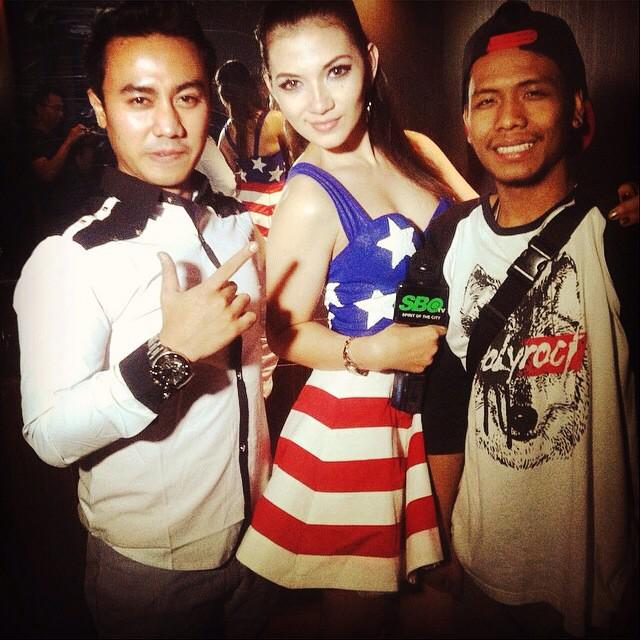 richard_pramana's tweet photo. Last moment of @MBigChallenge #performance #mc ing with #fdj @soviakaren and thanks to @sbotv @boncel8911 to shoot us http://t.co/QIQvY9x6jH