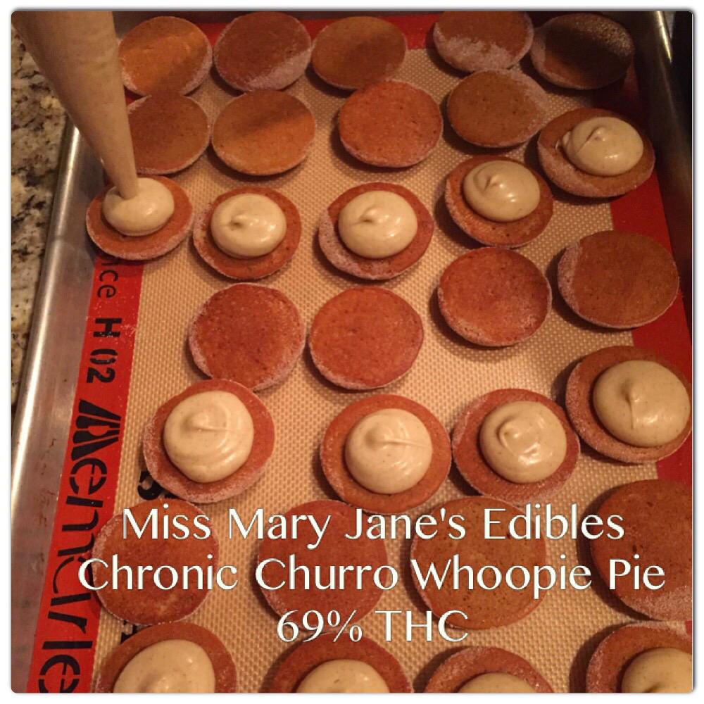 MMJCalifornia's tweet photo. Chronic Churro Whoopie Pies for #PSACOLLECTIVE in #OrangeCounty #California #PROP215 @EdiblesClub @HerbCookbook #weed http://t.co/cvHxtHs9VD