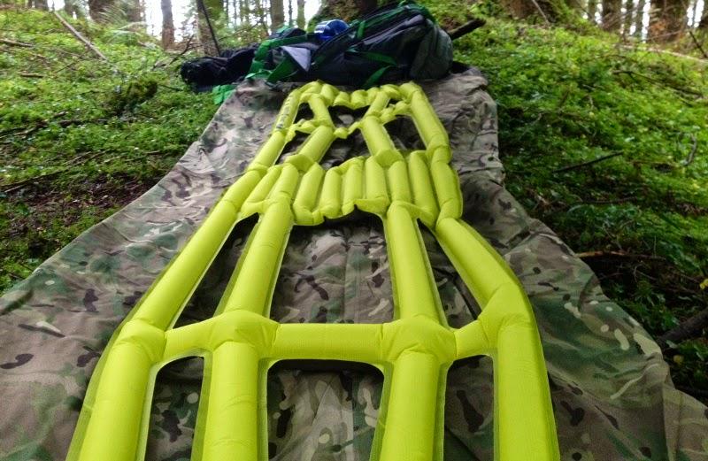 Ülkemizde bulunur mu bilmem fakat güzel bir şişme mat highballblog.com/2014/12/klymit…