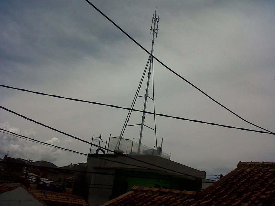 pak <a href="/ridwankamil/">Ridwan Kamil</a> warga dan pemuda/pemudi bbkn. cianjur ngaraos kumuh lingkungan ku aya berdirina tower, perhatosan pa