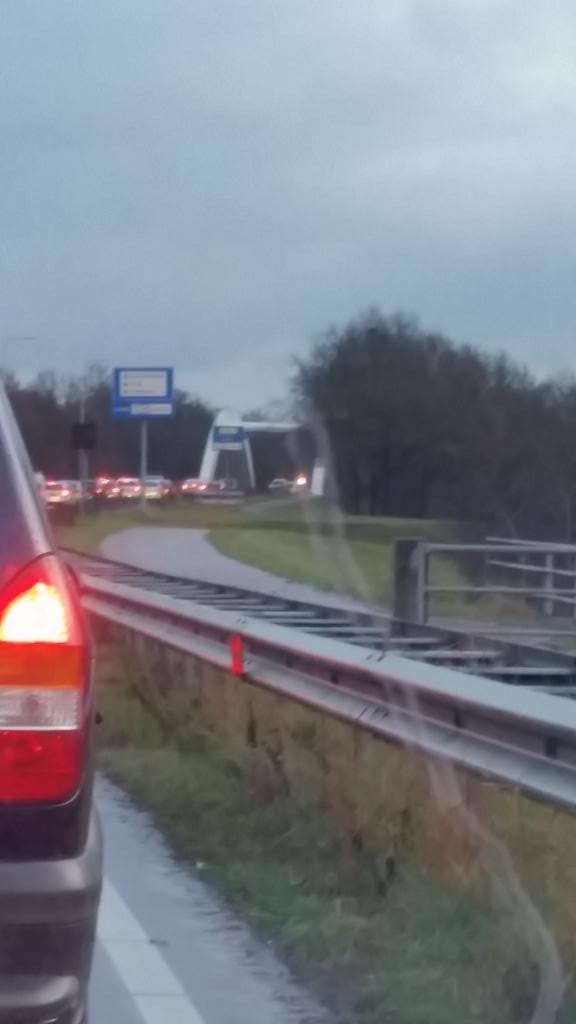 Het is op de brug naar Almelo <a href="/112Twente/">112Twente.nl</a>