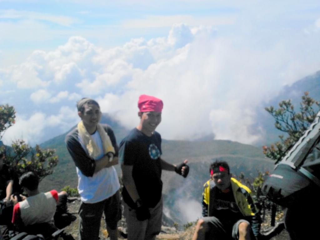 deemazaditya's tweet photo. Selamat hari gunung,,semangat mendaki tdk cukup tanpa jiwa lestari menjaga alam kita dengan hati @infogunung http://t.co/LUVCCkMcNl