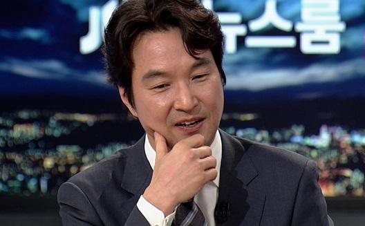 [JTBC 뉴스룸] #인터뷰 60, 70세가 됐을 때 맡을 배역을 기다리는 것이 즐겁다는 한석규 씨. 스물한 번째 영화 #상의원 으로 돌아온 한석규 씨를 만나봤...