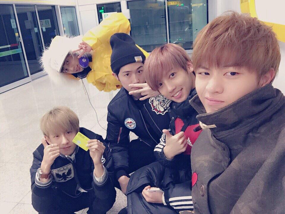 MW_950731's tweet photo. 친구들이랑
롯데리아 먹다가 삘받아서
스무살의패기로
지하철타고
롯데월드 http://t.co/EU3XNcdtPN