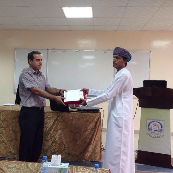 UnizwaCom's tweet photo. جوانب من ورشه گ��فیة التعامل مع الگفیف التی قدمها الاستاذ علی جعبوب من معهد عمر بن الخطاب للمگفوفین http://t.co/boIvfaERHK