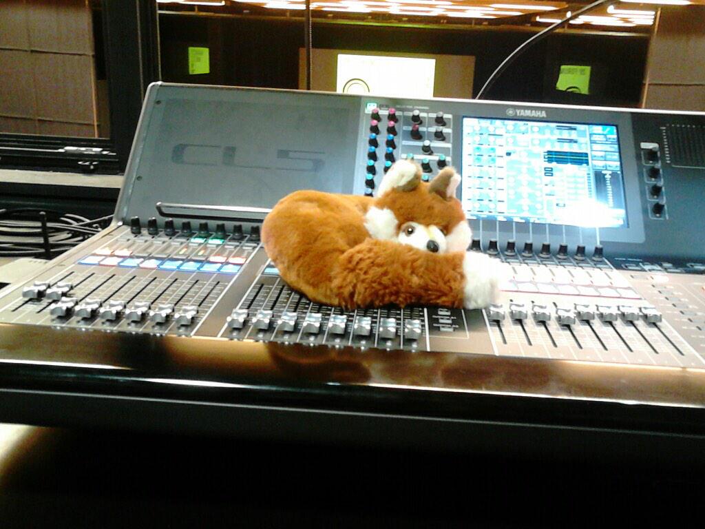 Foxy__TheFox's tweet photo. Petite formation régie ! #renardeau #capcom14 @franckconfino @eric_sennse @Olivier_Sennse @crouxgrave @cap_com http://t.co/YyfUcB9BRP