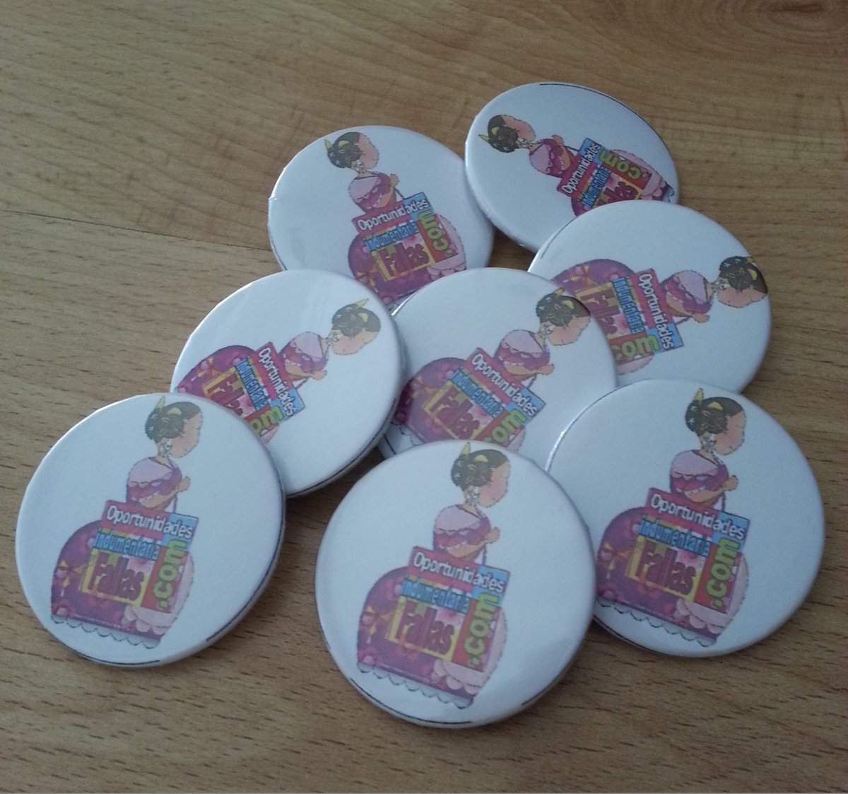 Indocasion's tweet photo. ¿quieres tus chapitas? #chapas #regalosdenavidad http://t.co/34y2M9jVbH