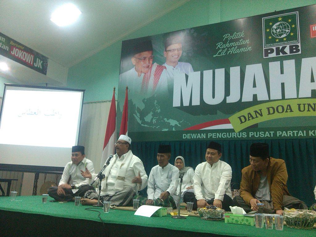 DPP_PKB's tweet image. Kiai Manarul Hidayat: sbgi orang yg ikut melahirkan PKB, sy bangga. Skrng PKB perkembangannya bagus. #Mujahadah