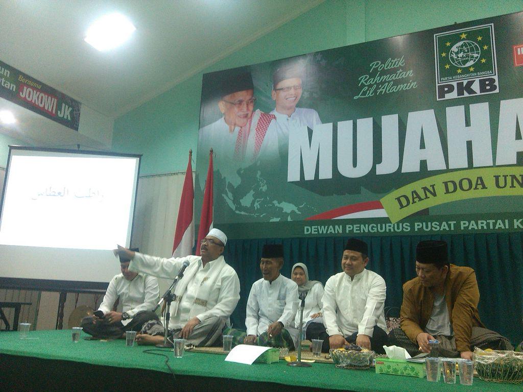 DPP_PKB's tweet image. Kiai Manarul Hidayat: tugas PKB skrng ada dua; pengawal Aswaja NU &amp;amp; pengawal NKRI. cc @kang_maman72 #Mujahadah