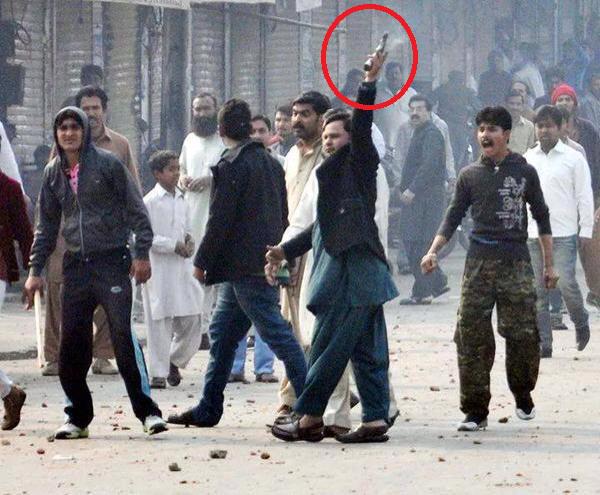 Qasim_Shah77's tweet photo. Tum kitna Gullu Pakroo Gy
PMLN K har Leader Ky Ghar sa gullu nikla ga
#TerroristPMLn
#ShutDownToRebuild Karachi
http://t.co/OoWjao6A8w