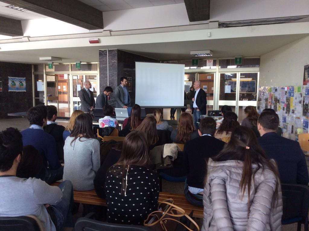 Marketing4Uni's tweet photo. Dopo 1 anno siamo di nuovo insieme al prof Pastore, che rinnova il suo aiuto per crescere insieme. #M4UDay http://t.co/eTtXlFLPLD