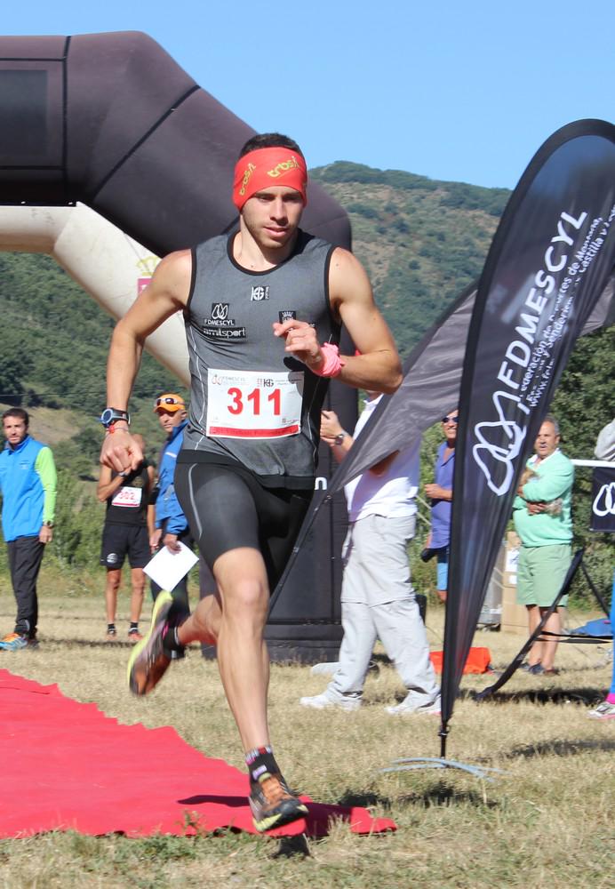 ingravidosRadio's tweet photo. Feliz Día Internacional de las Montañas 11 DIC #DIM14 Nuestro particular homenaje! #trailrunning #WeLoveMountains http://t.co/fkJnkqKx4Y