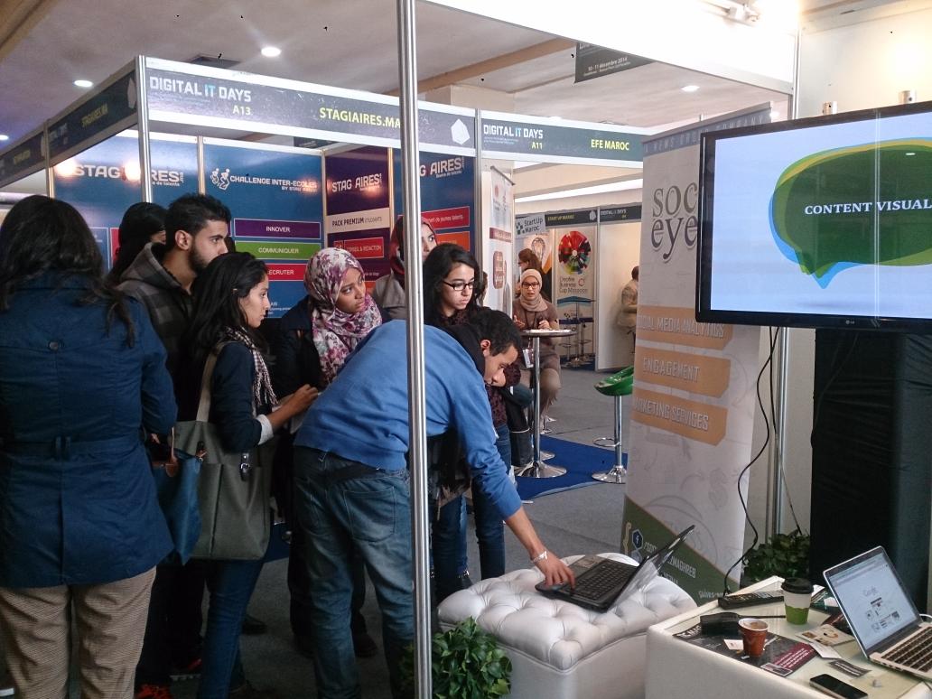 Jacobzawaq's tweet photo. @MehdiFath en pleine démonstration au #digitalitdays @SocialeyezMA http://t.co/9Y4iIu5ypC