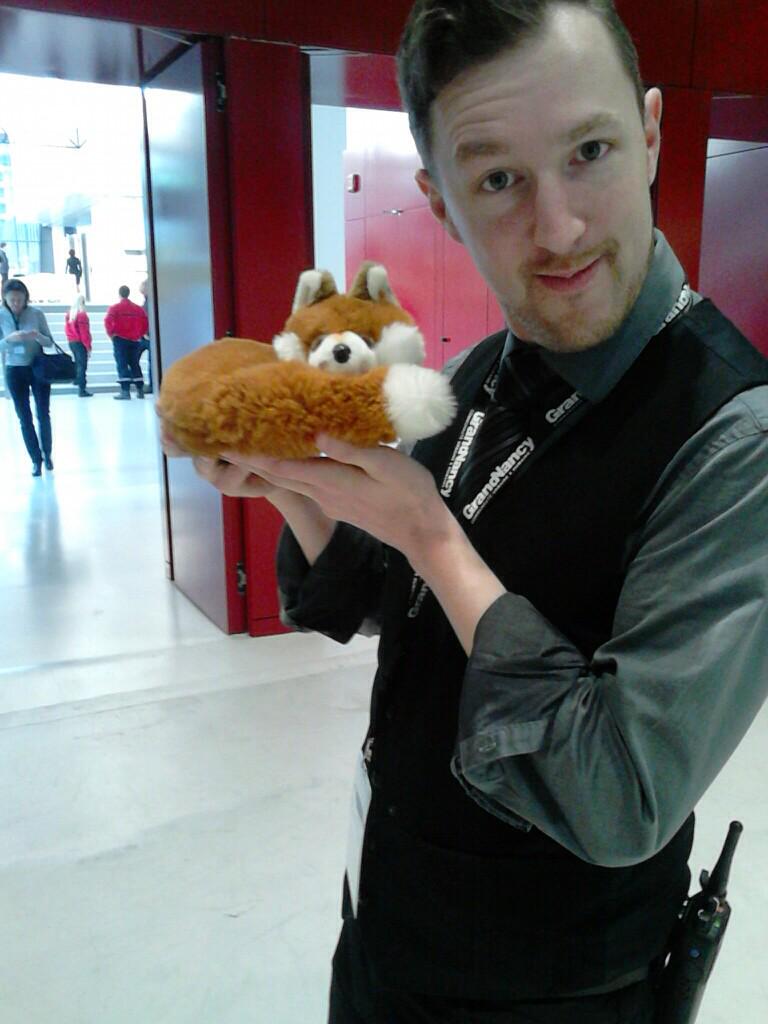Foxy__TheFox's tweet photo. À la rencontre de l'équipe technique !
#capcom14 #Renardeau @franckconfino @crouxgrave @eric_sennse @cap_com http://t.co/OpUAAz7X9C