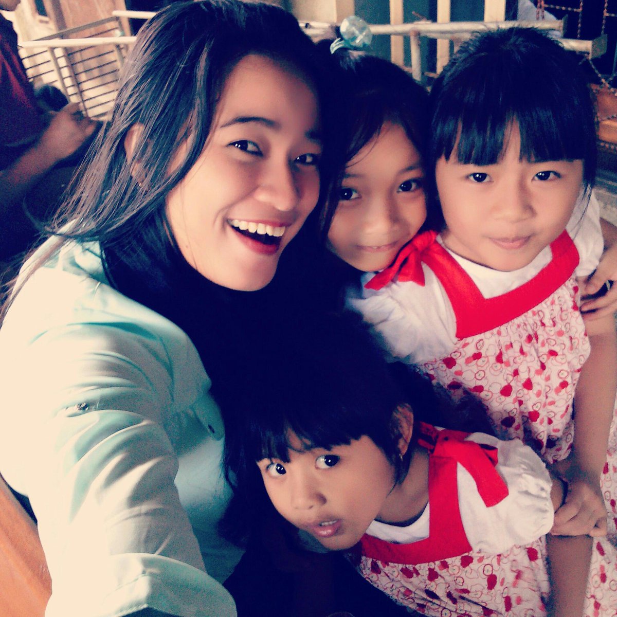 deborayansi's tweet photo. Ibu dan anak"nya.. ahahaha.. #bayangkan!!-_- http://t.co/nuzDgRHbQd