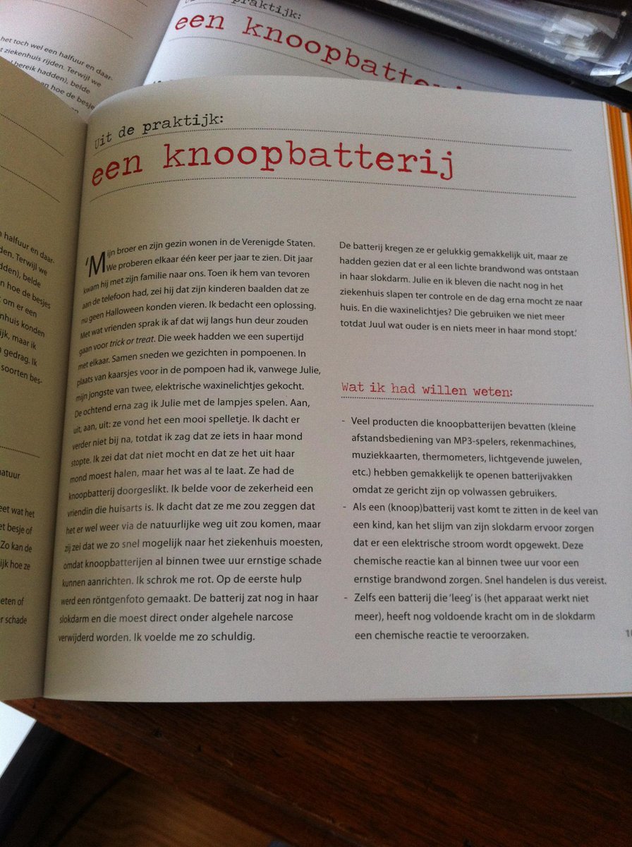 PrevComesFirst's tweet image. #Knoopbatterijen=gevaarlijk. Ook dit staat in ons boek 'Pas op, kijk uit!' Tip:plak stevig(duct)tape over batterijvak