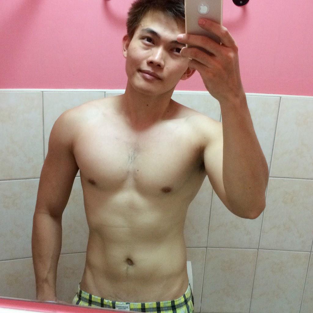 kingpee2014's tweet photo. Selfie after workout....#fitpinoy http://t.co/aTcgciOrCT