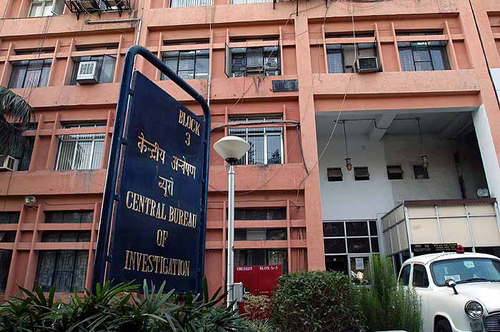 news24tvchannel's tweet photo. बदायूं कांड में सीबीआई ने क्लोजर रिपोर्ट पेश की  - http://t.co/bvxTcWlaWe #BadaunCase #CBI #CloserReport http://t.co/8TwK3XKOB5