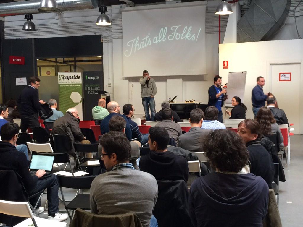 nleite's tweet image. Que bien le sienta el center stage a @sysvalve! Hablando en #DevOSSAzureDays sobre #hadoop y #mongodb