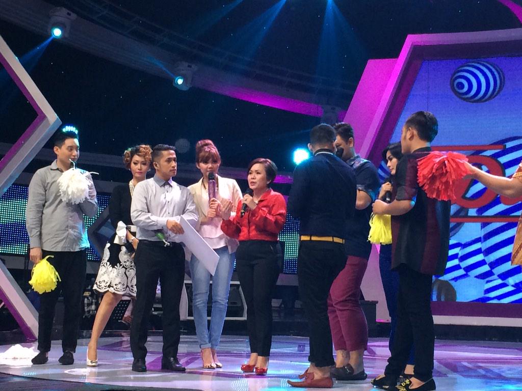 Indosiar's tweet photo. Bu Siwi Direktur Produksi &amp; Programming SCM udah siap mau ikutan #ILikeDangdut Challenge di #DTerongShow nih! http://t.co/7eLBUPBCRZ