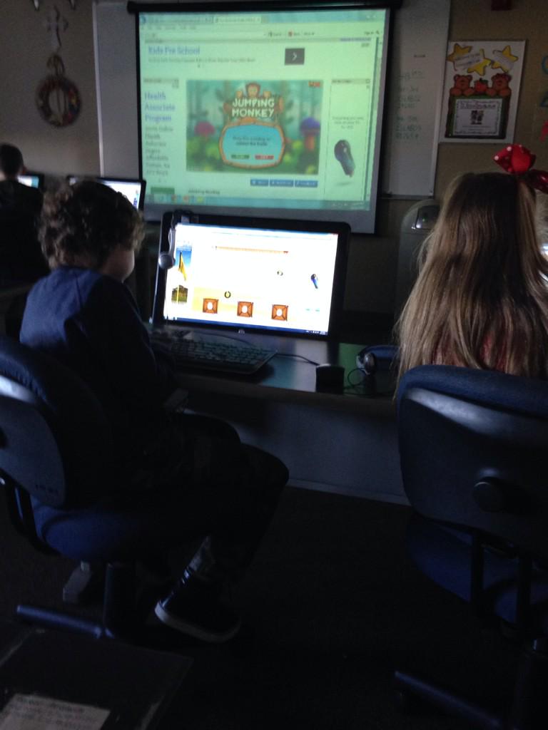 emmy49er's tweet image. 2nd grade keyboard practice. #hgcs2014