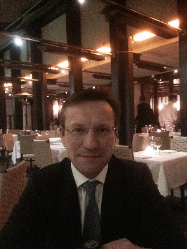 AcarSertacK's tweet photo. Lukoil CEO'su Alexander Terletskiy ile petrol fiyatlarini konusuyoruz. +++ http://t.co/UHZJNmVbyP