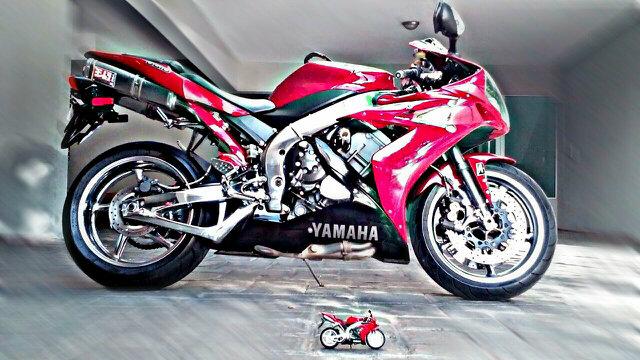 JoseRBrea's tweet photo. Grande o a escala...La Pasión es la misma y Corre Por las Venas! #TheRedAngel #Yamaha @lorenzo99  @ValenYellow46 http://t.co/XIcjVbKNv6