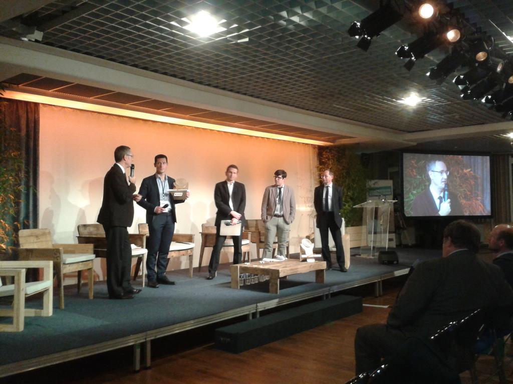 avniR_by_cd2e's tweet photo. Castorama et CCP Composites laureats du #concours #ecoconception #avniR categorie grande entreprise! Un grand bravo! http://t.co/xKSHnq2RNI