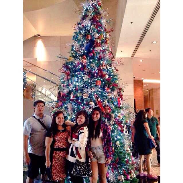 ashleyticzon's tweet photo. Throwback to Christmas 2013! #MerryChristmasH15TORY @pinkcinnamom 🎄🎉🎅 http://t.co/OxBkkcYkYp http://t.co/qrLB1bwP4T