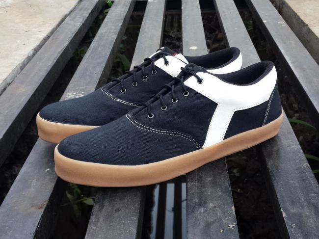 LapakSepatuID_'s tweet image. Follow @LapakSepatuID | Trumph Brick Dark | Harga IDR 190.000 | inisepatumurah.com/sepatu/trumph-… | #IniTalkshowNETmanager