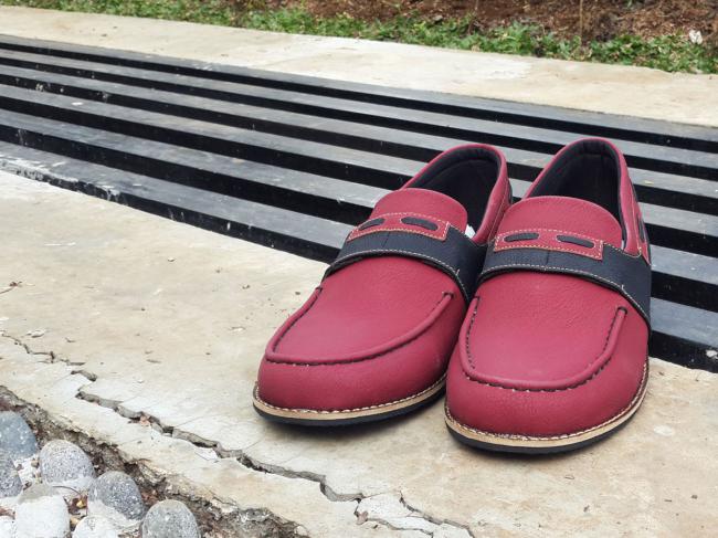 LapakSepatuID_'s tweet image. Follow @LapakSepatuID | Giant Mix Red Black | Harga IDR 190.000 | inisepatumurah.com/sepatu/giant-f… | #IniTalkshowNETmanager