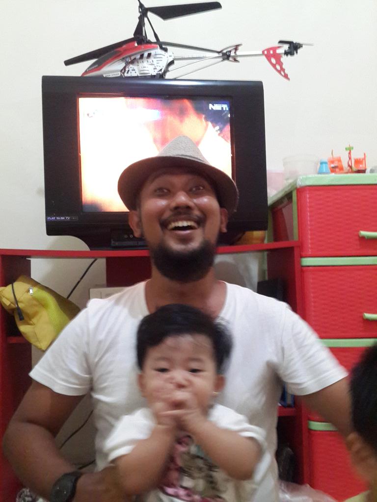 adit_79's tweet photo. Anak hipster metal vs anak sholehah meluncurr dapet s5 siaaap 86 #NETMILIUNER_4 CLUE A @netmediatama http://t.co/KdOSGDbDXg
