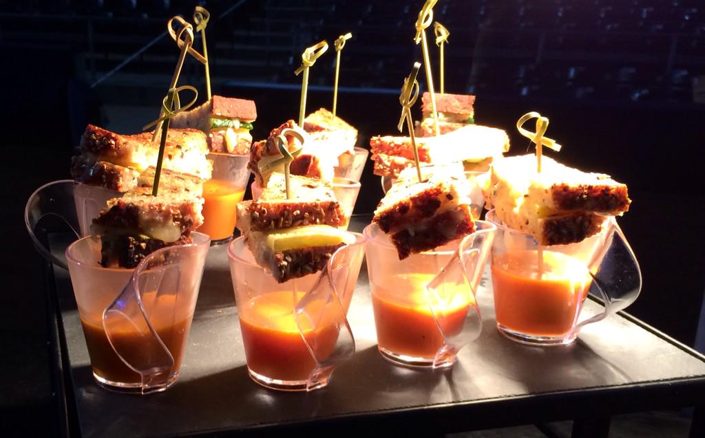 MangiaMike's tweet photo. Grilled cheese at the winter baseball meetings gala at Petco Park! @delawarenorth http://t.co/iVfptUh9Oc
