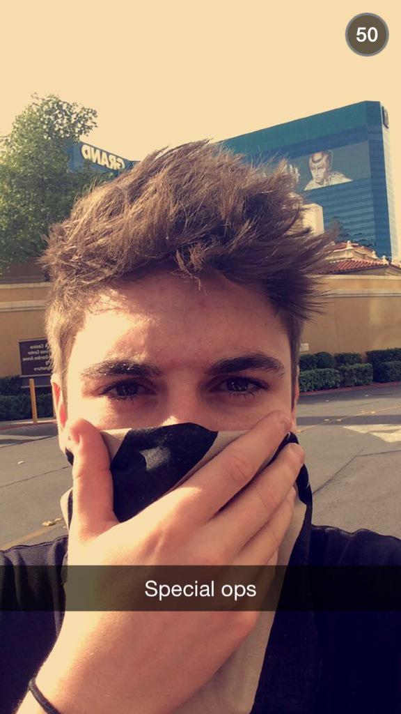 graspingilinsky's tweet photo. HAPPY BIRTHDAY BABY @sammywilk http://t.co/0Y16baiJBd