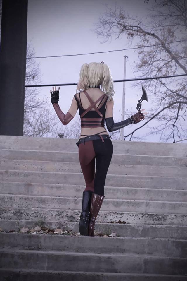 TessyMui's tweet photo. #tbt #itsthursdayright? #toosleepy #HarleyQuinn #batarang #missyoucomiccon http://t.co/64nMTTLN3u