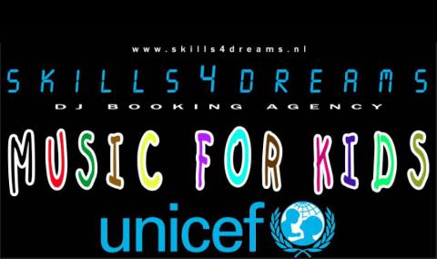 SantaRun_Arnhem's tweet photo. DJ Dareve en DJ M!chael (MK14) van Skills4dreams zorgen op 18 december voor de beats op de Korenmarkt! @Skills4Dreams http://t.co/Xs4BrjAbWs