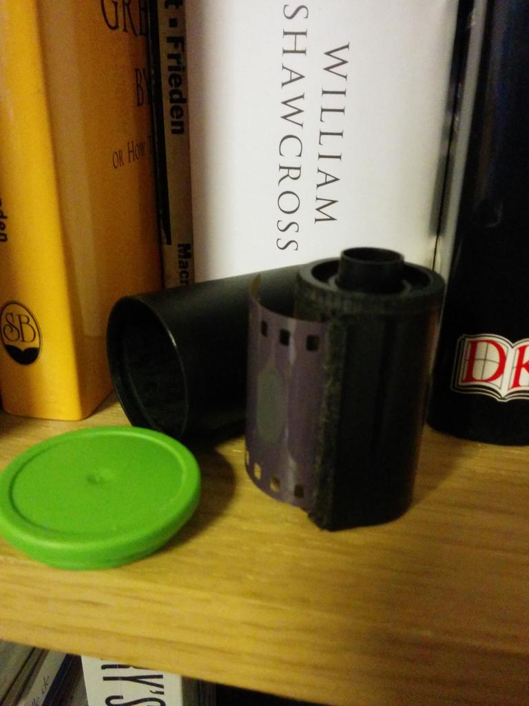 mattinx's tweet image. .@wisehilda @normwilner my turn now! #Ilford #hp5 #bulkload