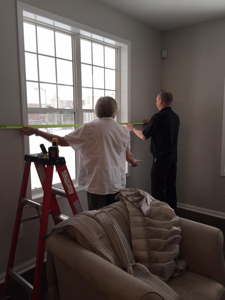 RubyShoeStaging's tweet image. Installation day is like Christmas Morning for designers! #stagingforliving #santaisforreal