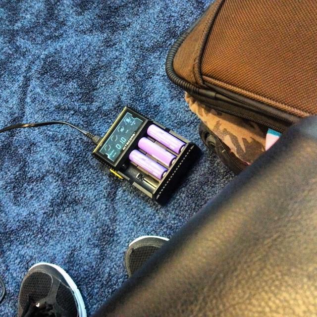 layoverlife's tweet image. Airport layover vape problems #vape #vapelyfe #vapeproblems #nitecore #efest #18650 #gir... ift.tt/1slLyhM