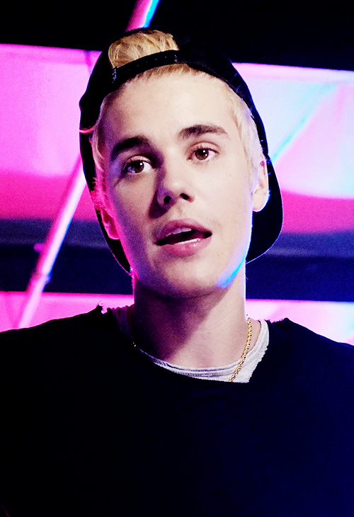 TeBesoElJerry's tweet photo. RETWEET WHEN YOU SEE THIS ON YOUR TIMELINE BC WE NEED MORE VOTES #MTVStars Justin Bieber http://t.co/IKDgcc0cfj