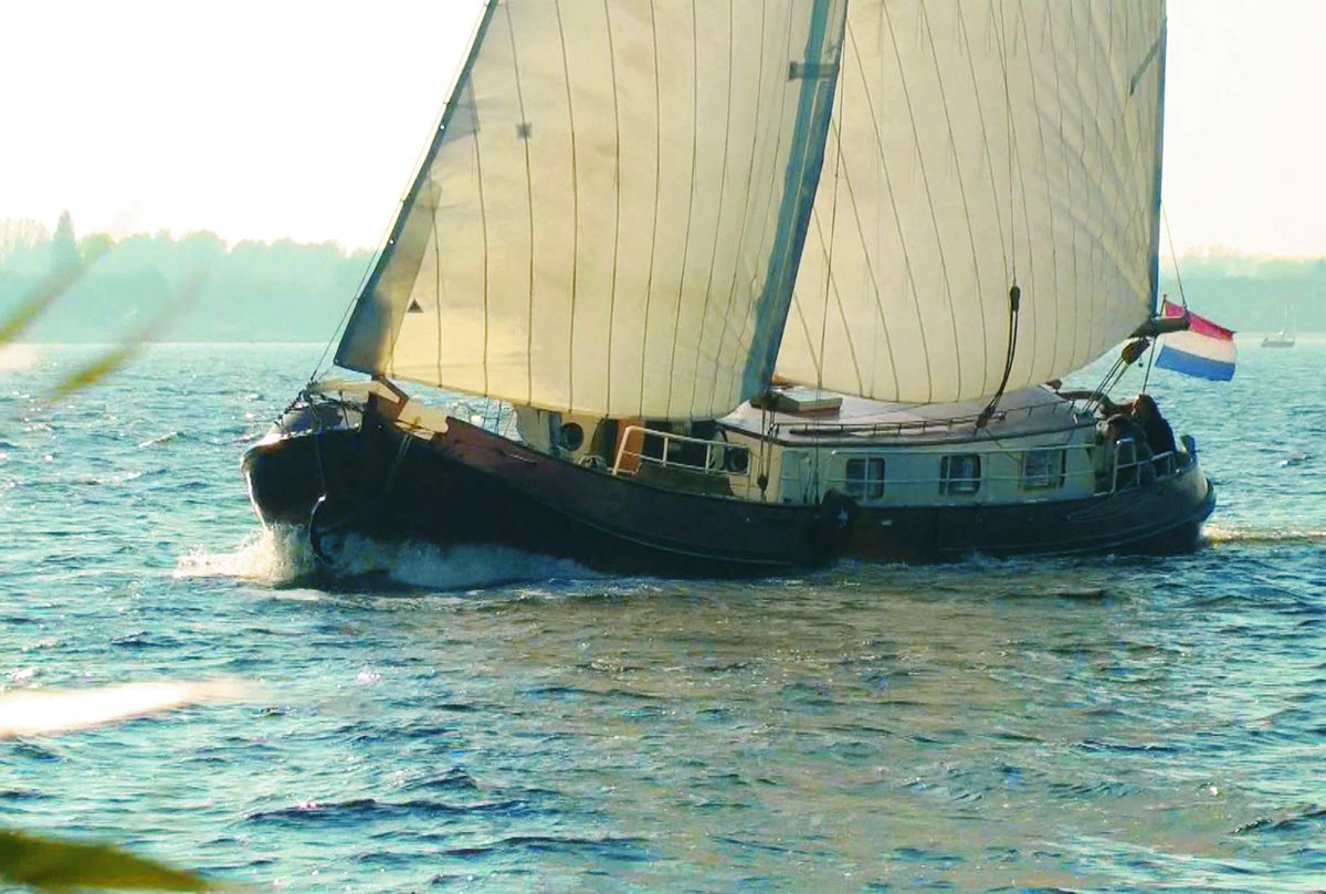 Vier je #vrijgezellenfeest op het skûtsje Vlijt &amp; Zegen. #zeilen #feestvieren #drankafkoop Video: trebcharter.nl