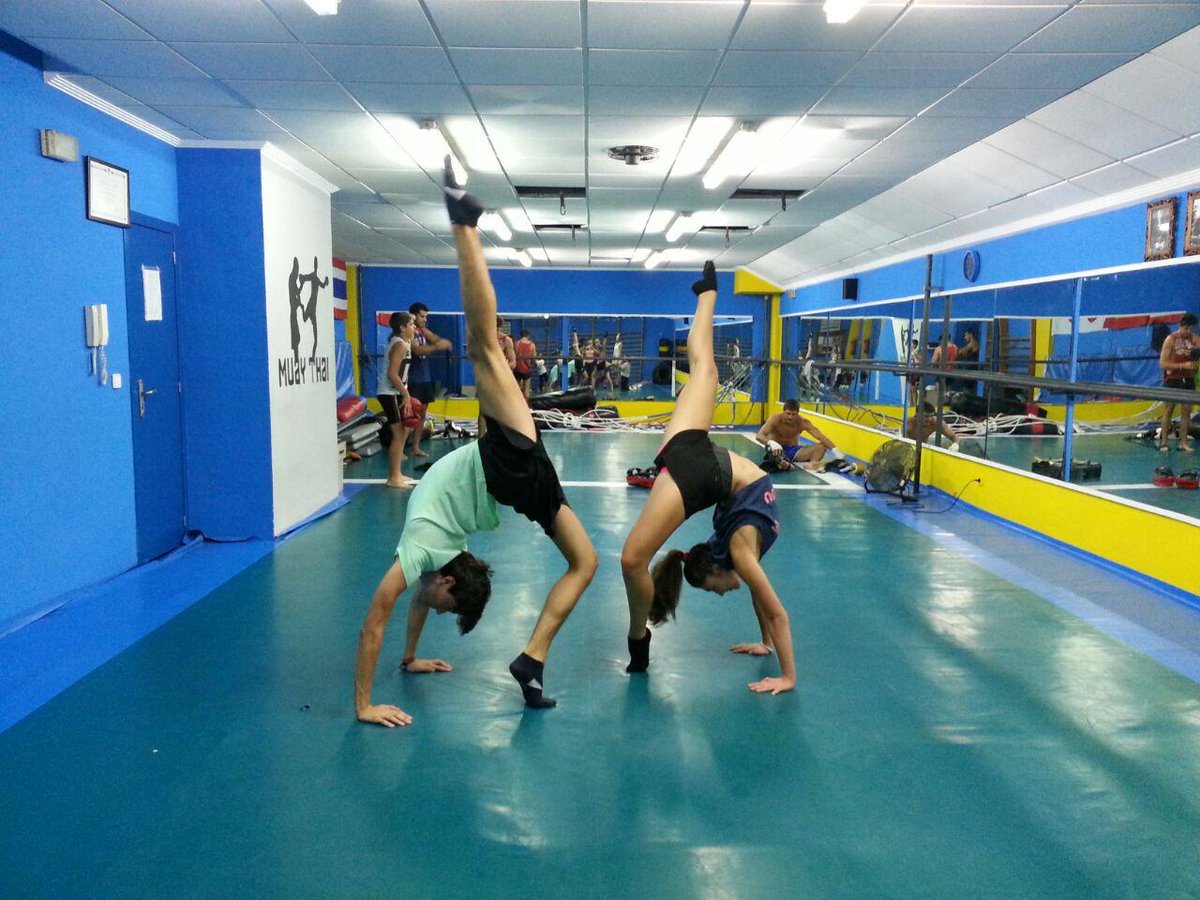 Nuestros chicos de fitness acrobatico,este viernes 12 de diciembre actuan en el polideportivo florentino ibañez!!