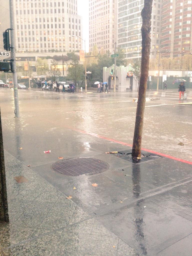 casual_carpool's tweet image. Made it to to Soma ! Can&apos;t cross any streets! #hellastorm