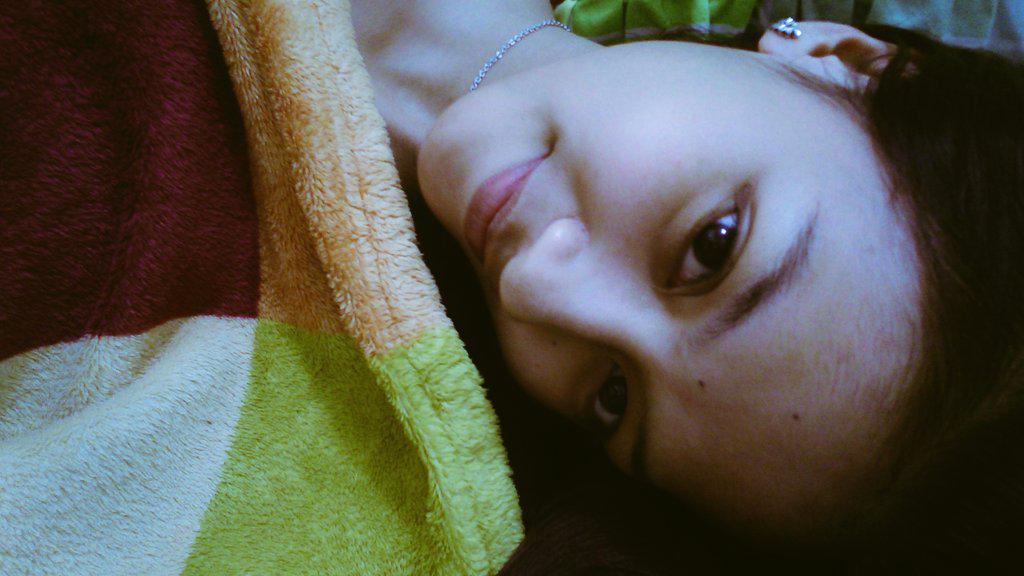 Natural lebih cantik fris.."<a href="/frischaaa/">Frischaaa</a>: No makeup ?? Siapa takut .... Night all 😂😂😂 "