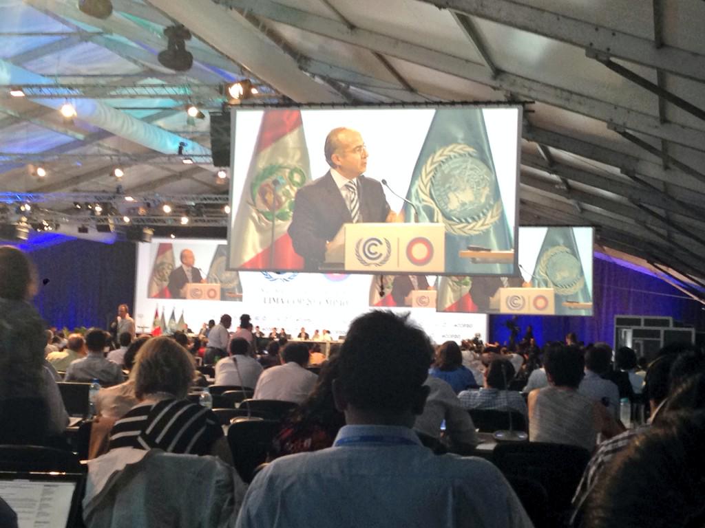 climatepolicy's tweet image. Pres. Calderón speaks with passion for the urgency around economic growth & climate change #cop20 @NewClimateEcon