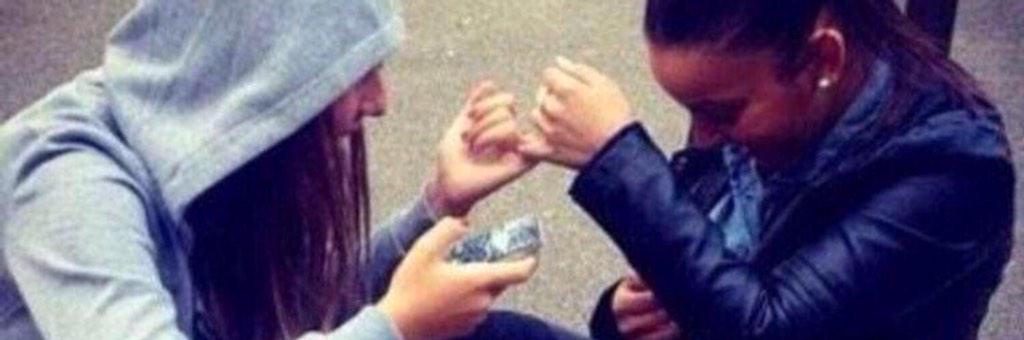 postbadcutee's tweet photo. On est ensemble depuis le jardin d'enfants pourtant des fois c'est dur de te parler de mes sentiments. Ma sœur 🔐💗👭 http://t.co/eC8CzQ04rp
